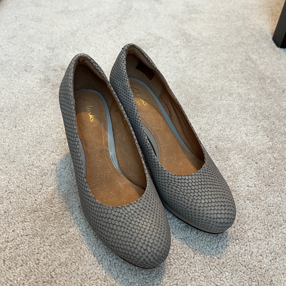 NEW Clarks Women's Delsie Bliss Pumps Textured Gray Heels